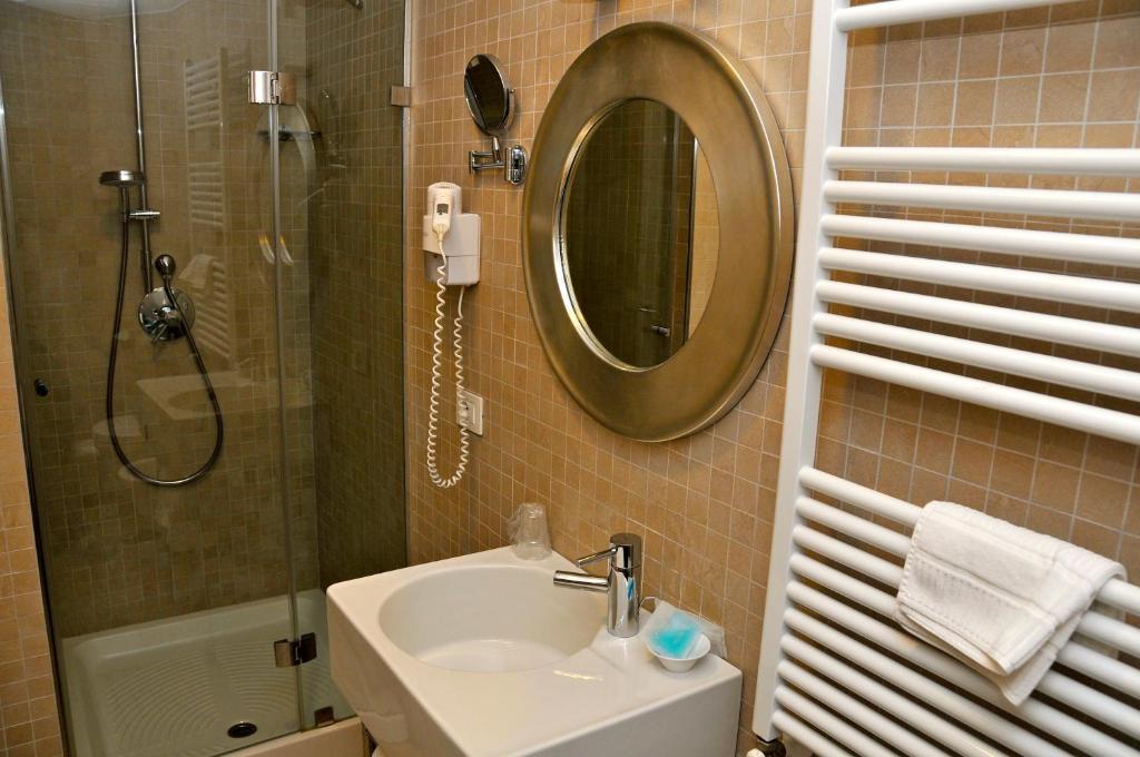 Hotel Del Conte Fondi Szoba fotó